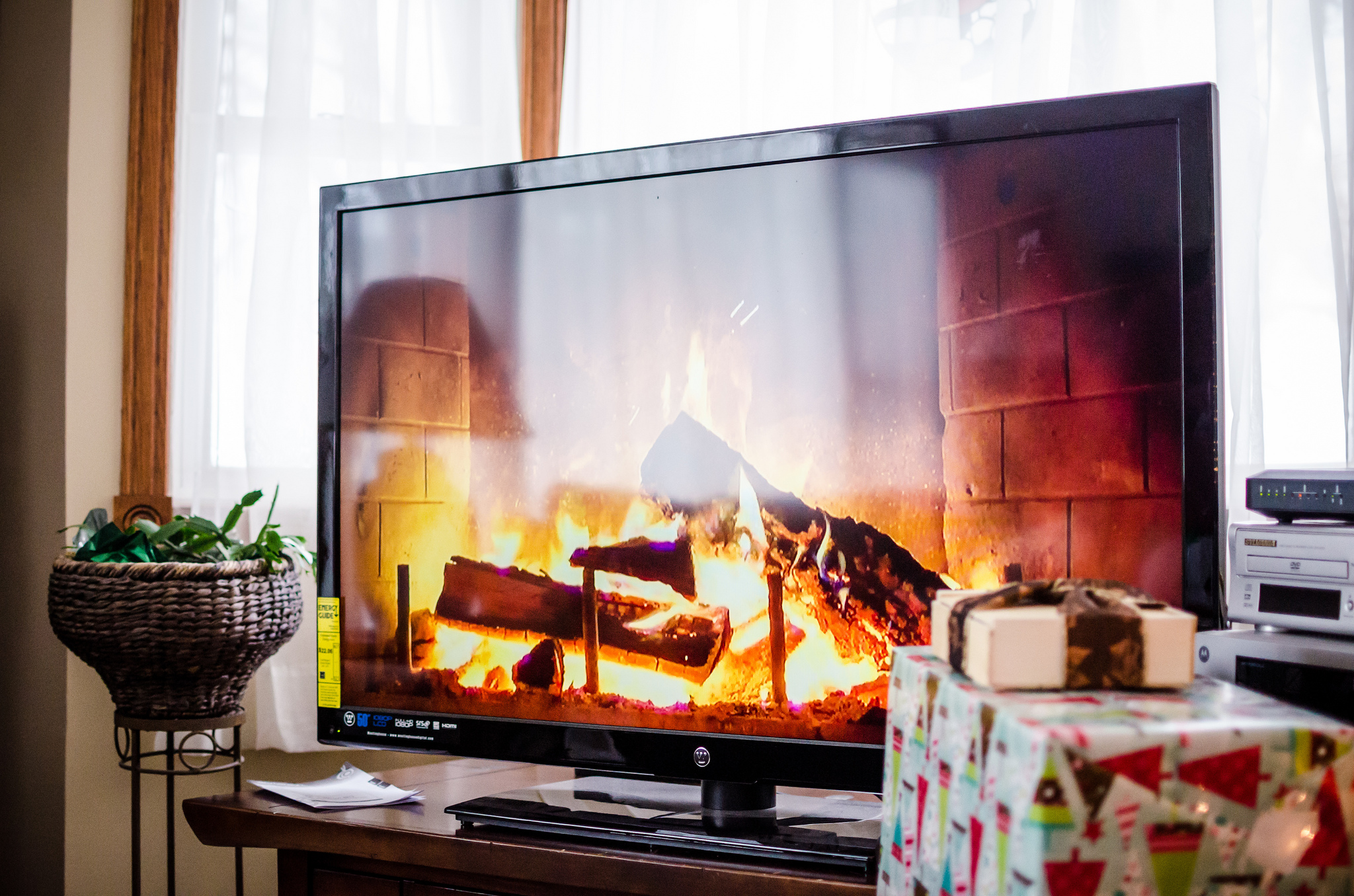 Why You Shouldn T Hang Your TV Over Your Fireplace   Gsclzatw0vm4muytnfad 