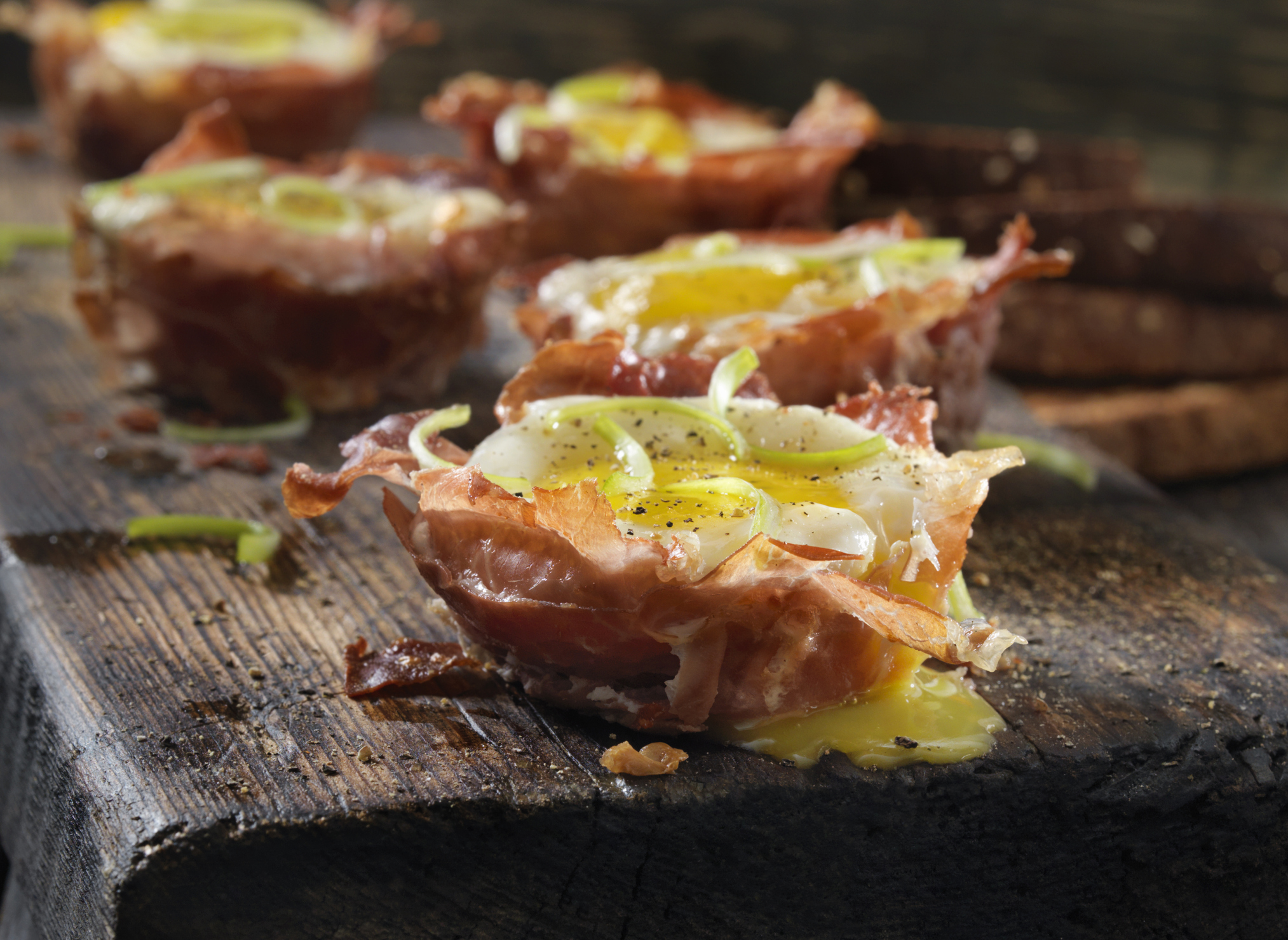 Bacon Avocado Egg Cups - Kirbie's Cravings