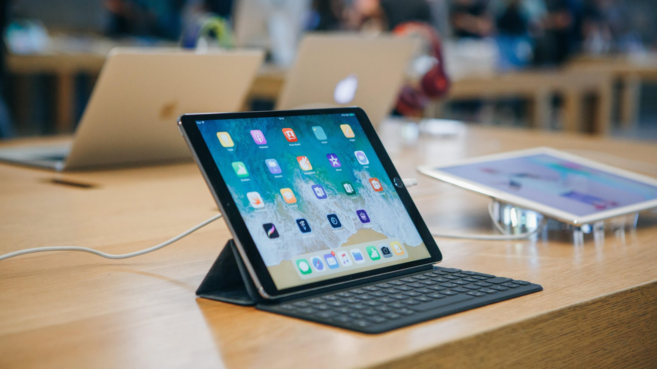 Buy Apple iPad Pro 12.9-inch (6th gen) on an Optus Plan