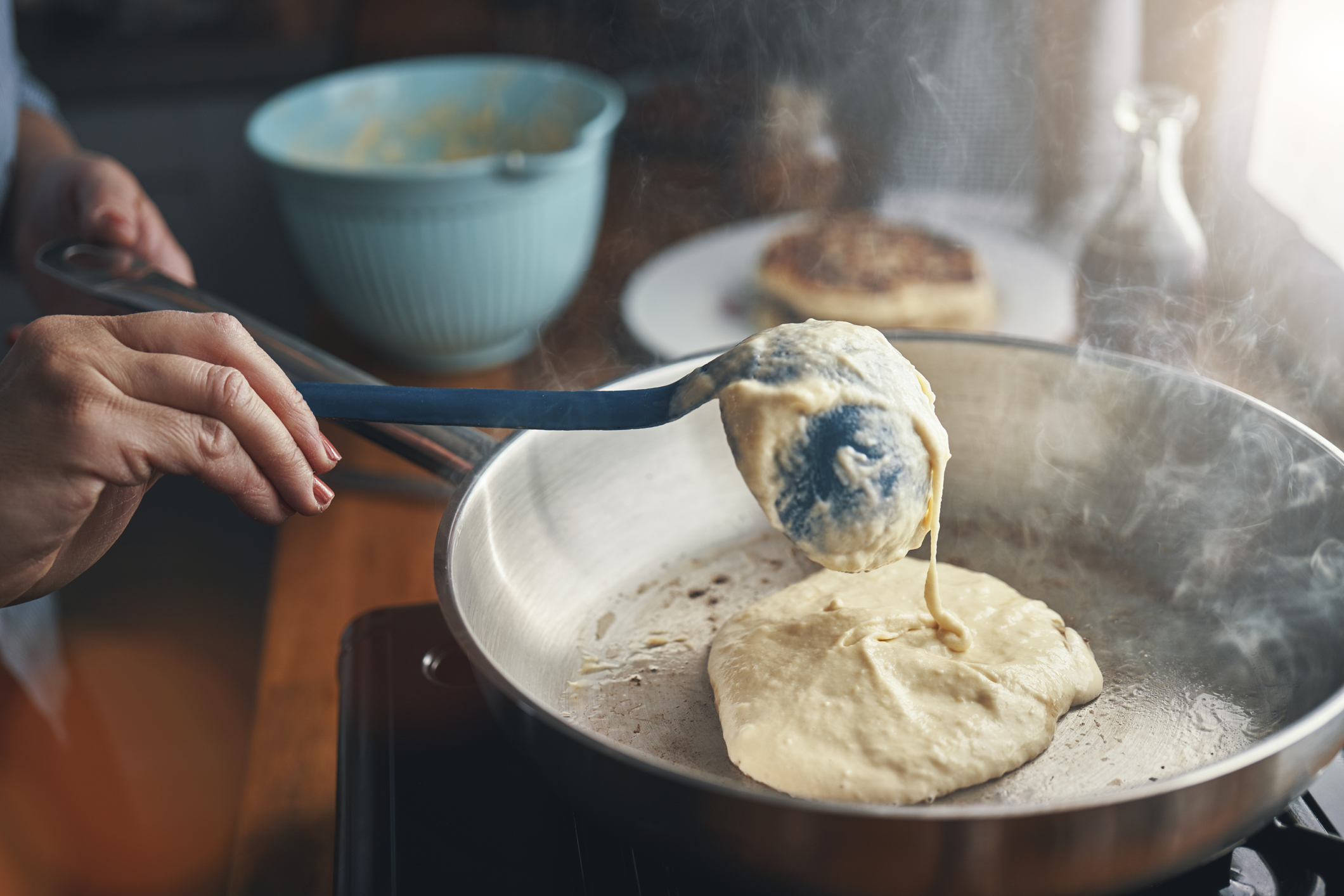 Anyone else uses a protein shaker for mixing pancake batter? : r/lifehacks