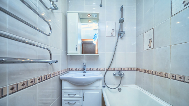 5 Ways to Give Your Tiny Bathroom More Space
