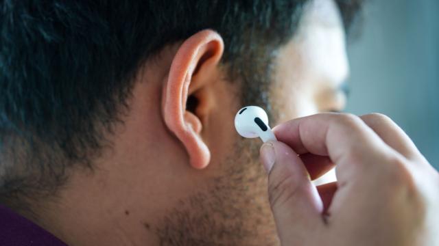Here’s Why Apple Might Be Putting Cameras in Your Next AirPods