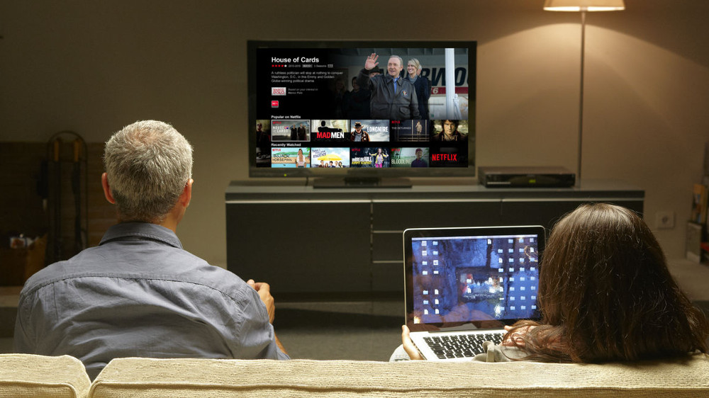 What Is Netflix's 'Second Screen' Mode And Do You Need It?