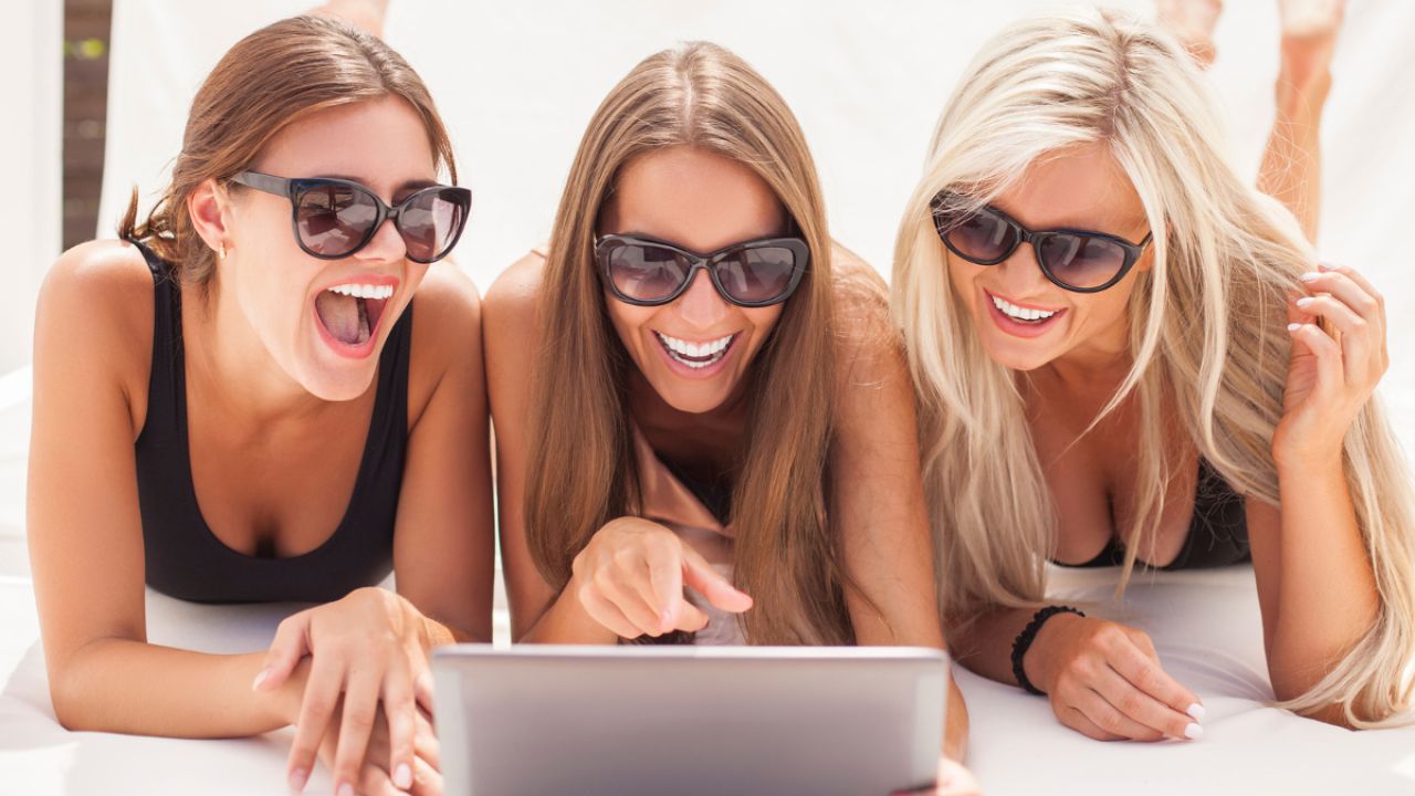Women Watching Porn With Friends - Does 'Size' Matter To Women Who Watch Online Porn? [NSFW]