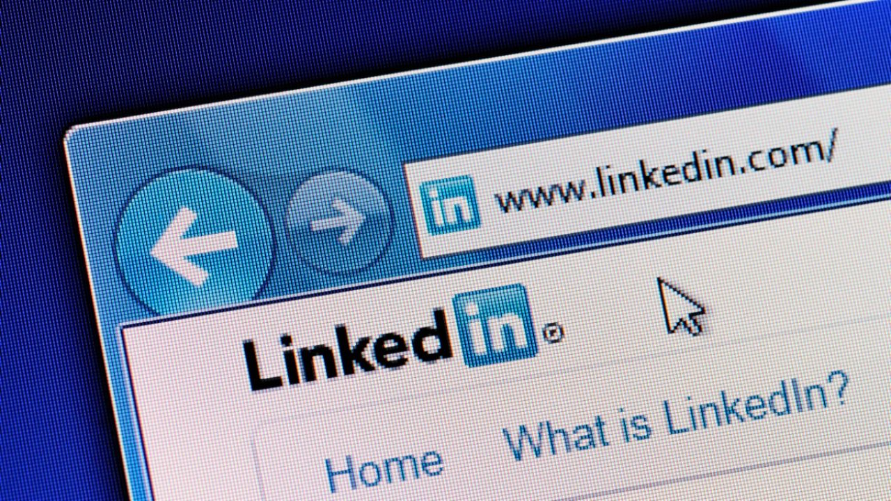 10 Overused Words to Avoid on Your 2024 LinkedIn Profile